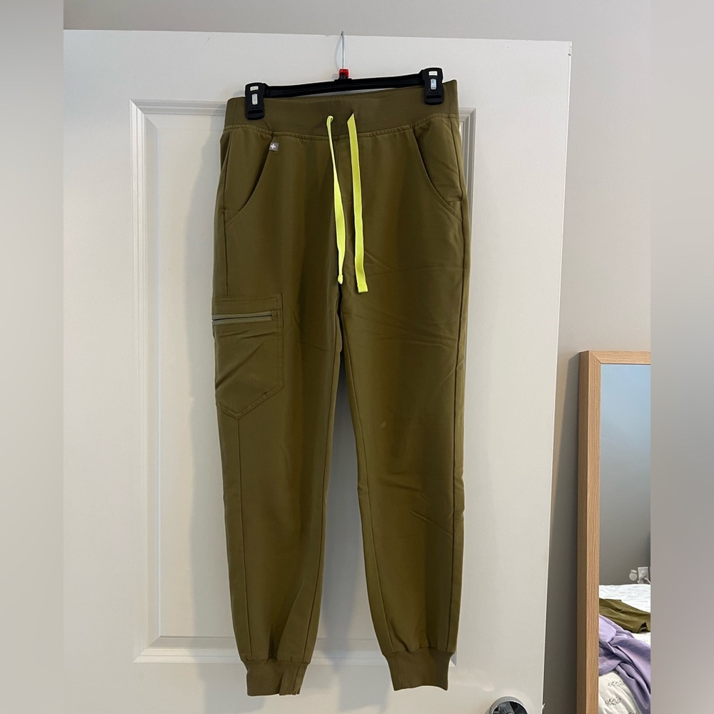 Figs Women's Martini Olive Zamora- Jogger Scrub Pants - XS